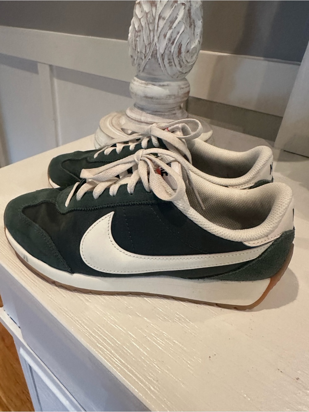 Nike women’s Pacific Sneaker - Green / Cream / size 6 - Picture 4 of 9